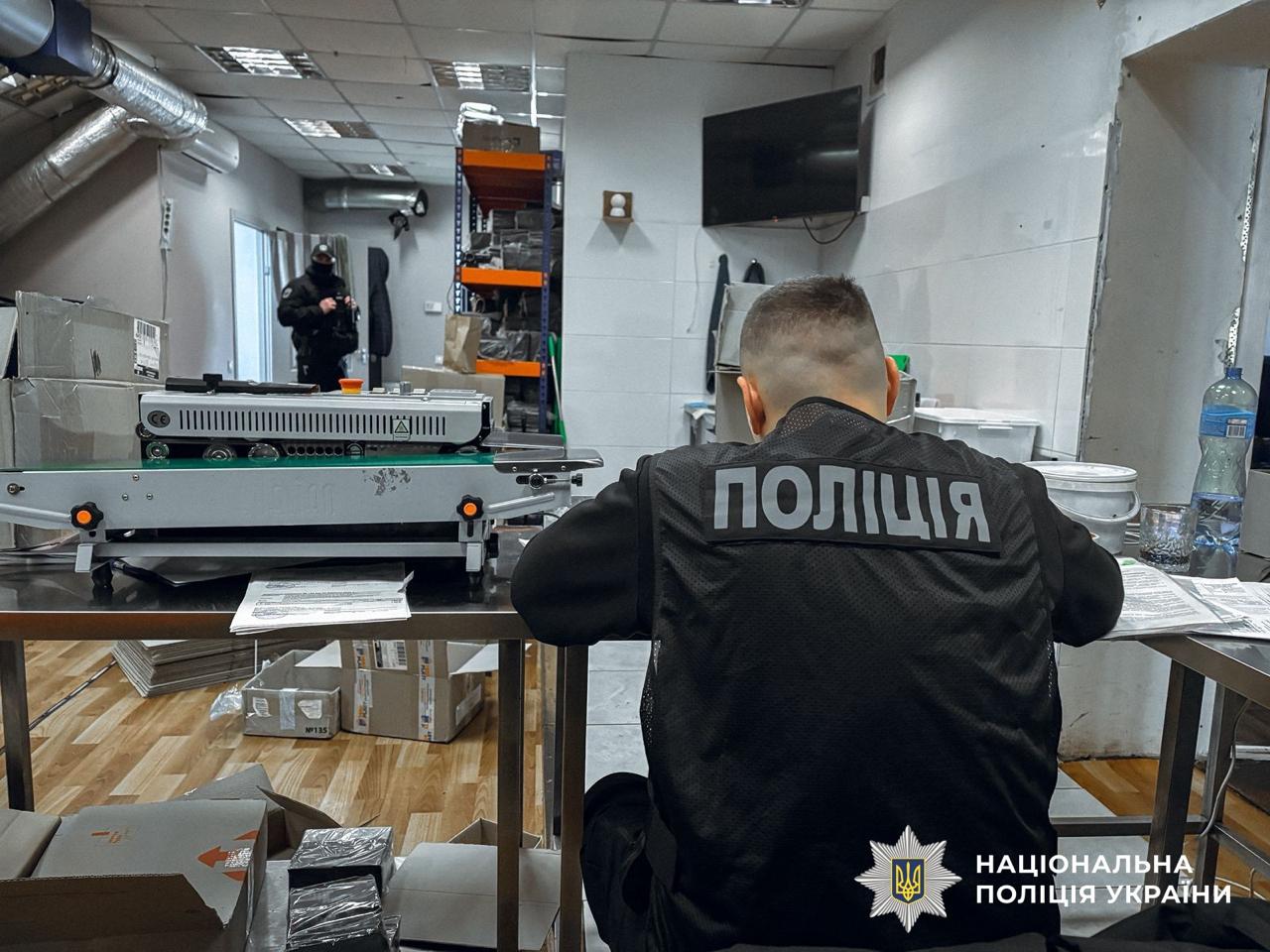 Нацполіція проводить обшуки в мережі магазинів U420