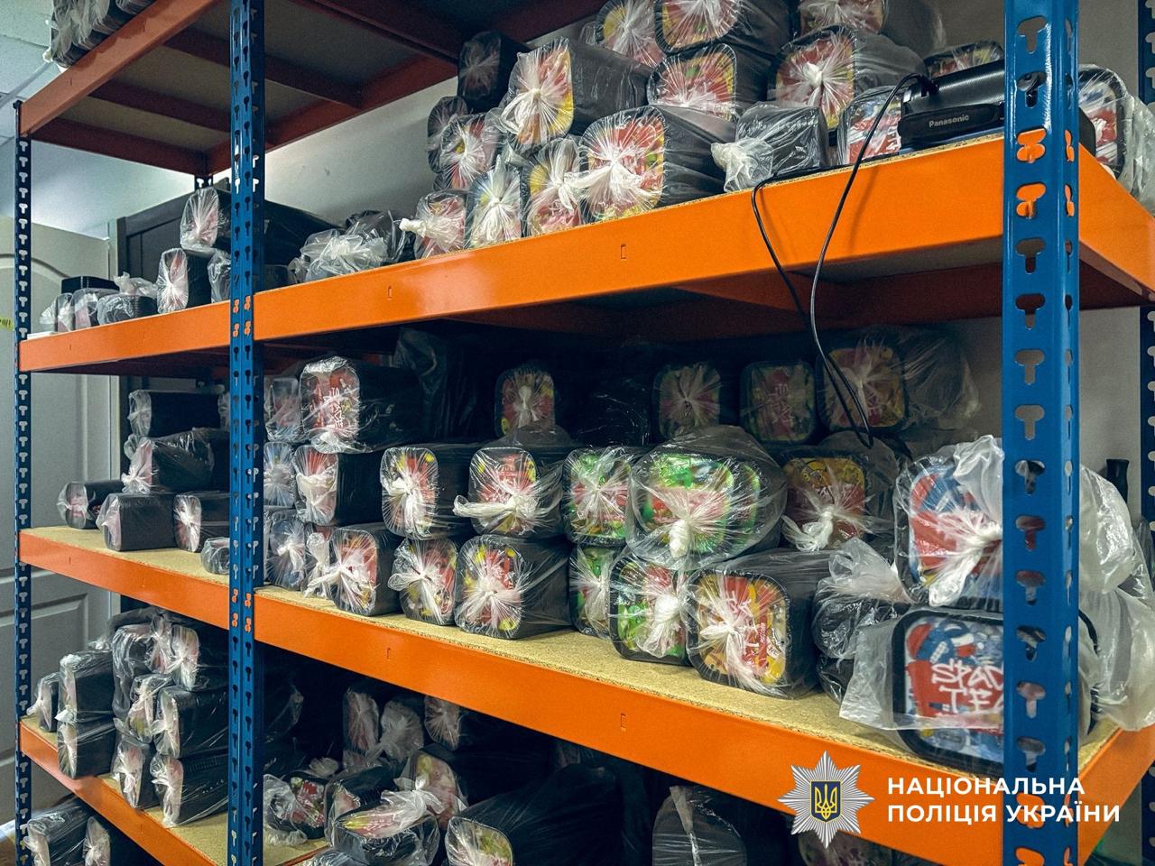 Нацполіція проводить обшуки в мережі магазинів U420 - фото 2