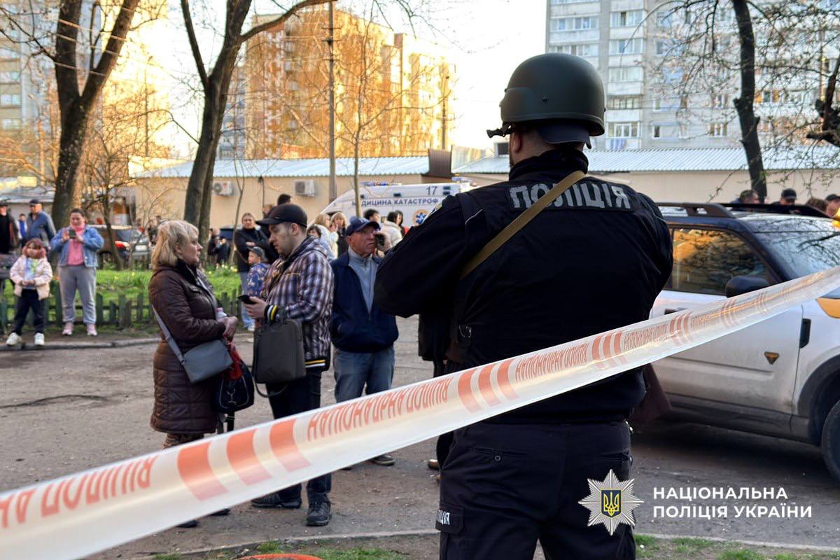 Поліція документує наслідки російського удару по Черкасах, де загинула дитина - фото 7