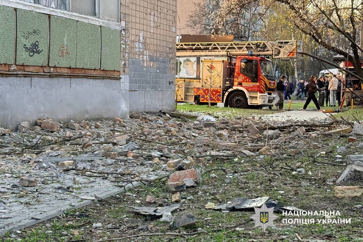 Поліція документує наслідки російського удару по Черкасах, де загинула дитина - фото 3