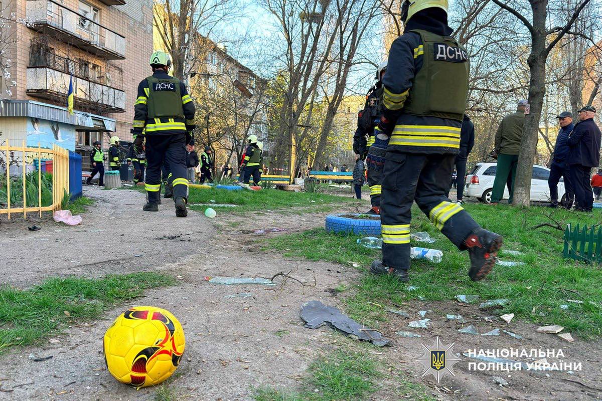 Поліція документує наслідки російського удару по Черкасах, де загинула дитина