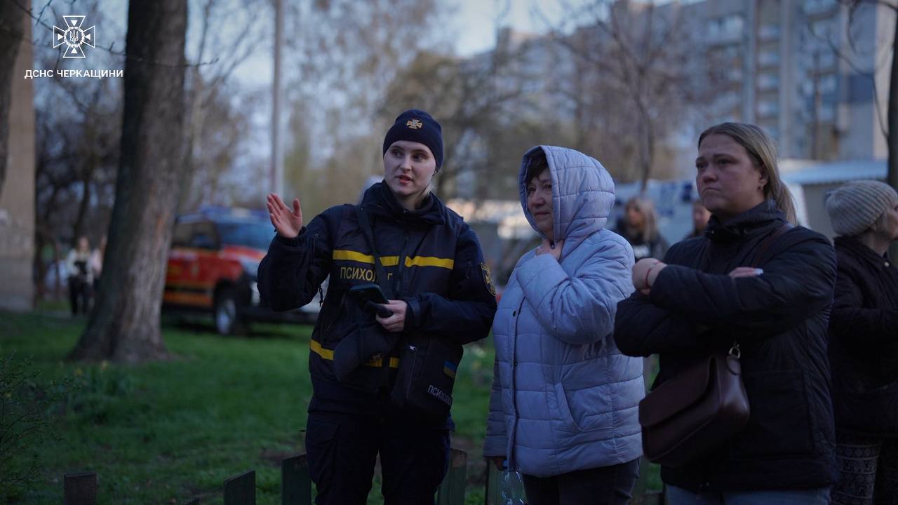 Показали фото наслідків обстрілу Черкас 14 квітня - фото 5