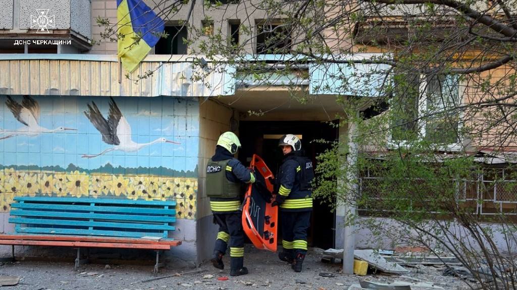 Показали фото наслідків обстрілу Черкас 14 квітня - фото 4