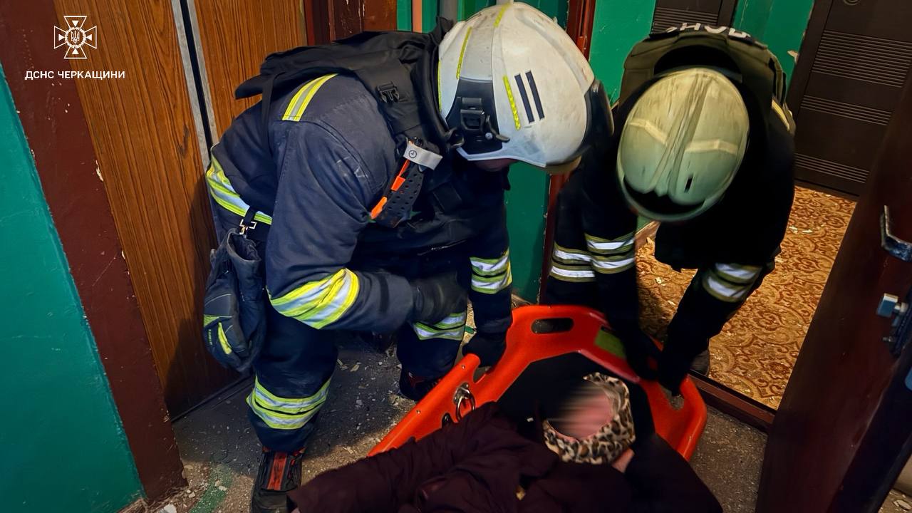 Показали фото наслідків обстрілу Черкас 14 квітня - фото 3