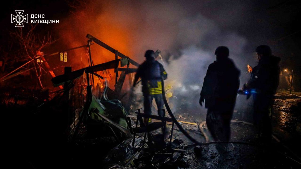 РФ масовано атакувала Україну БпЛА та ракетами: що відомо - фото 2