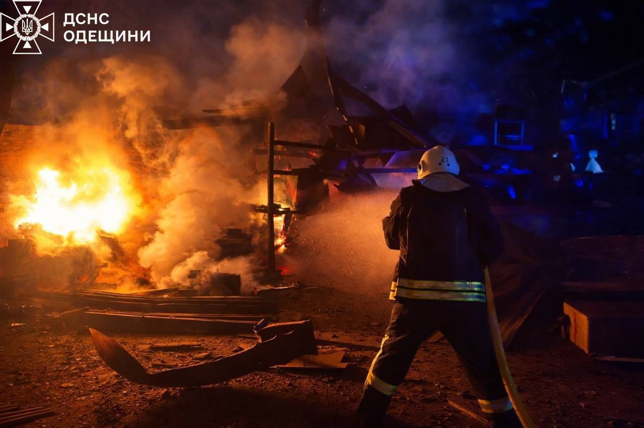 РФ масовано атакувала Україну БпЛА та ракетами: що відомо - фото 3