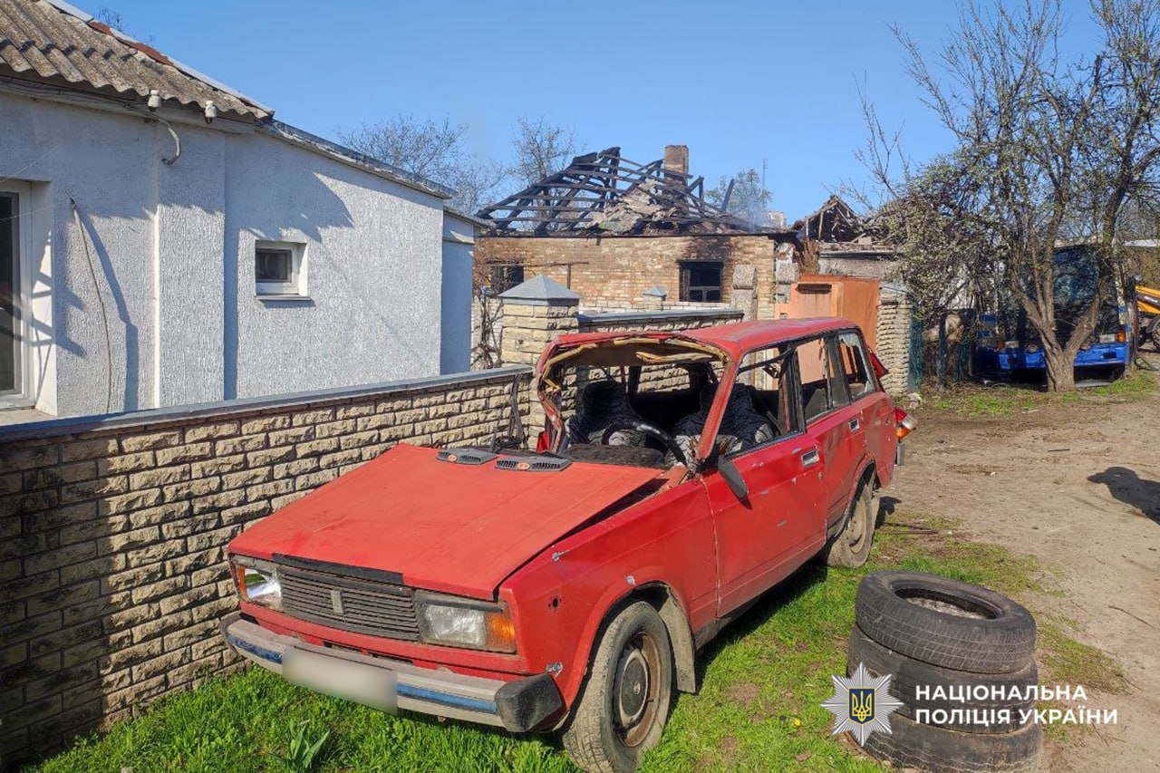 Поліцейські працюють на місці нічного обстрілу Черкас. Фото - фото 6