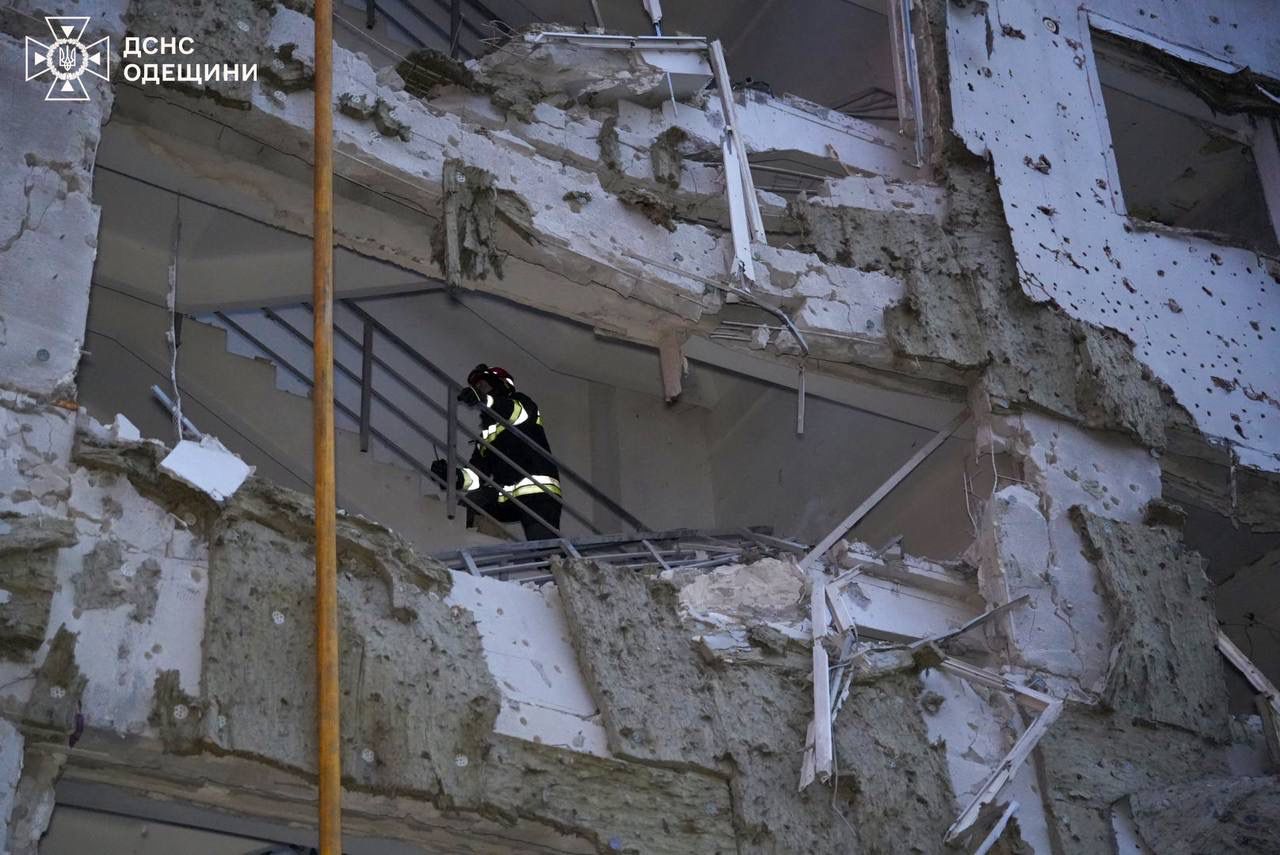 Масована нічна атака Росії по Україні: щонайменше 15 загиблих і понад 100 постраждалих - фото 9