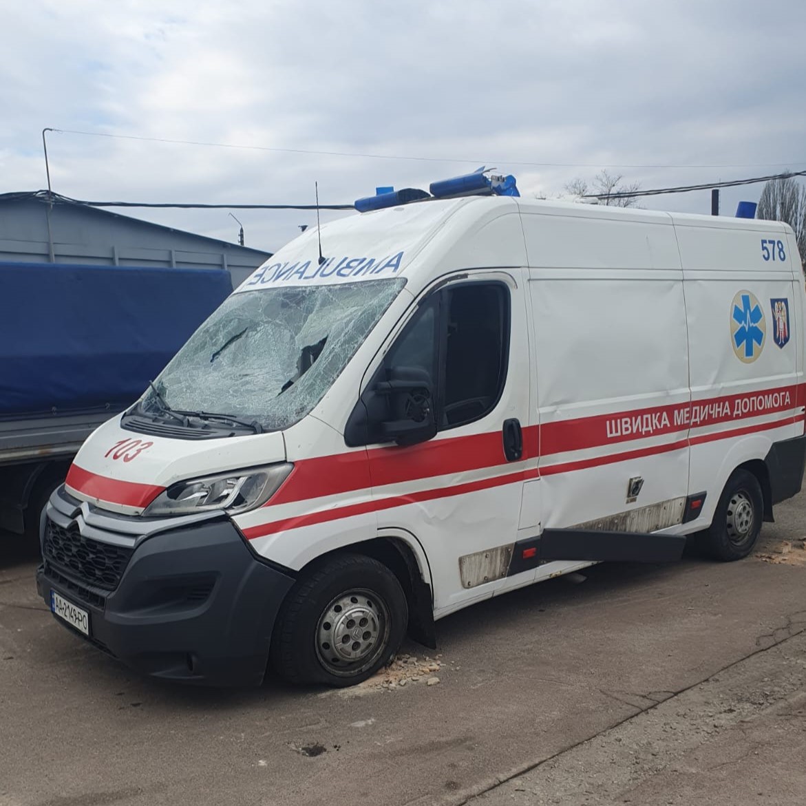 У Києві під час повторного удару поранено медиків, які рятували людей