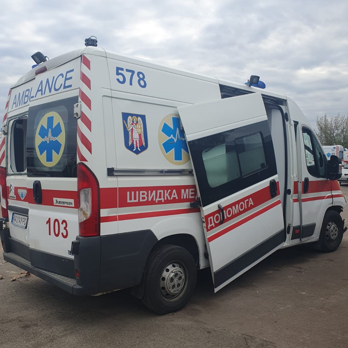 У Києві під час повторного удару поранено медиків, які рятували людей - фото 2