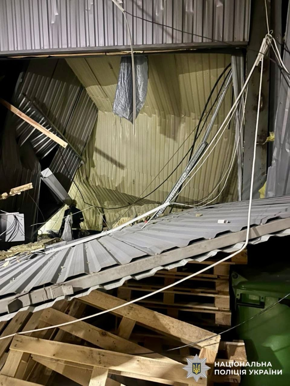 Пошкоджено будинки, авто та підприємство: поліція фіксує наслідки атаки на Київщину