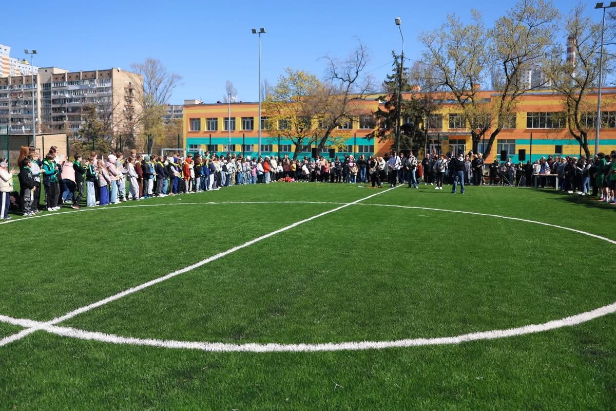 У ліцеї «Гармонія» на Оболоні відкрили сучасний шкільний стадіон
