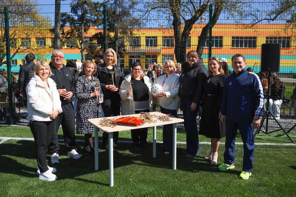 У ліцеї «Гармонія» на Оболоні відкрили сучасний шкільний стадіон