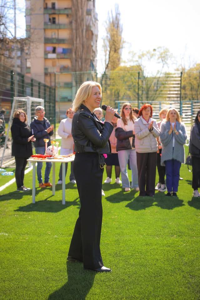 У ліцеї «Гармонія» на Оболоні відкрили сучасний шкільний стадіон - фото 3
