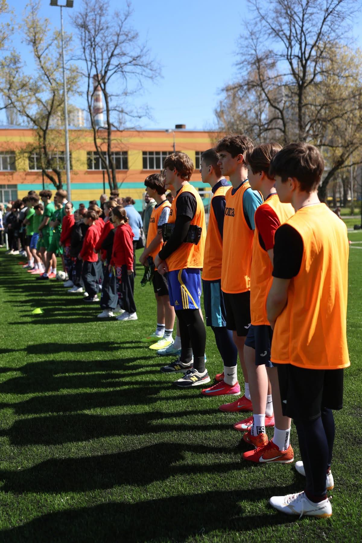 У ліцеї «Гармонія» на Оболоні відкрили сучасний шкільний стадіон - фото 4