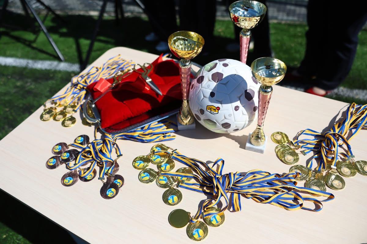 У ліцеї «Гармонія» на Оболоні відкрили сучасний шкільний стадіон - фото 2