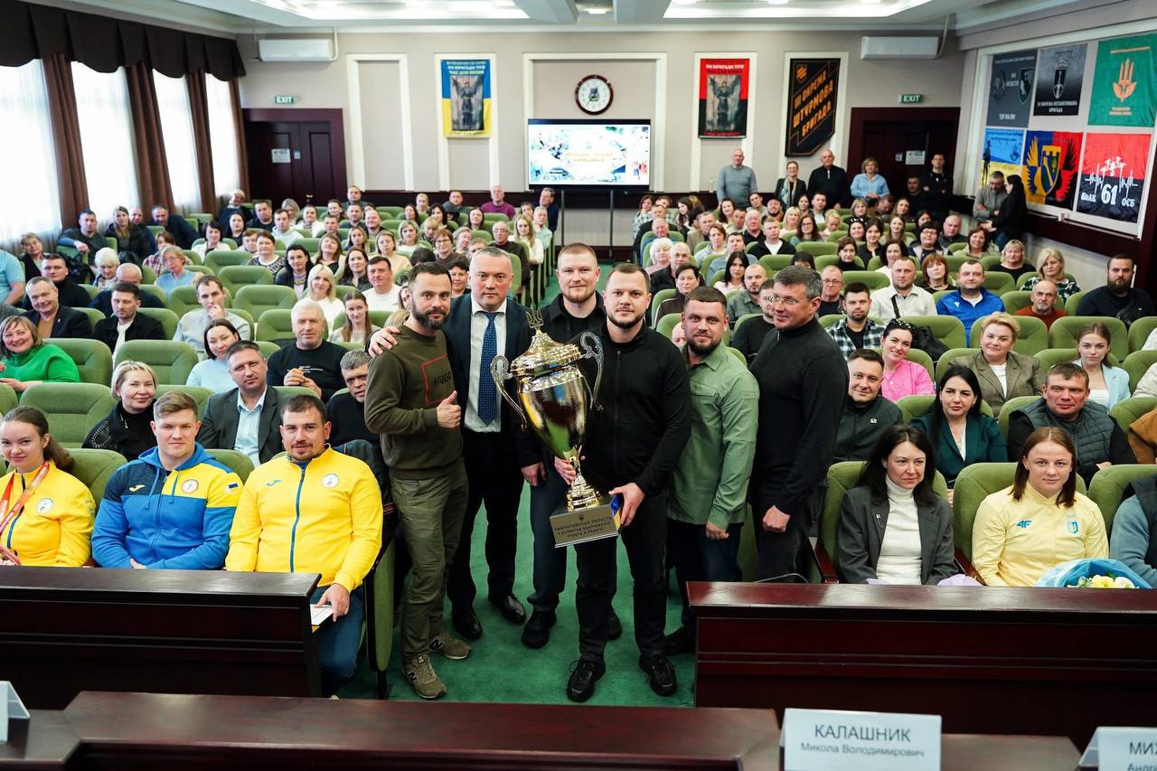 Спортсменці з Київщини вручили ключі від квартири та сертифікат на 700 тис. грн - фото 5