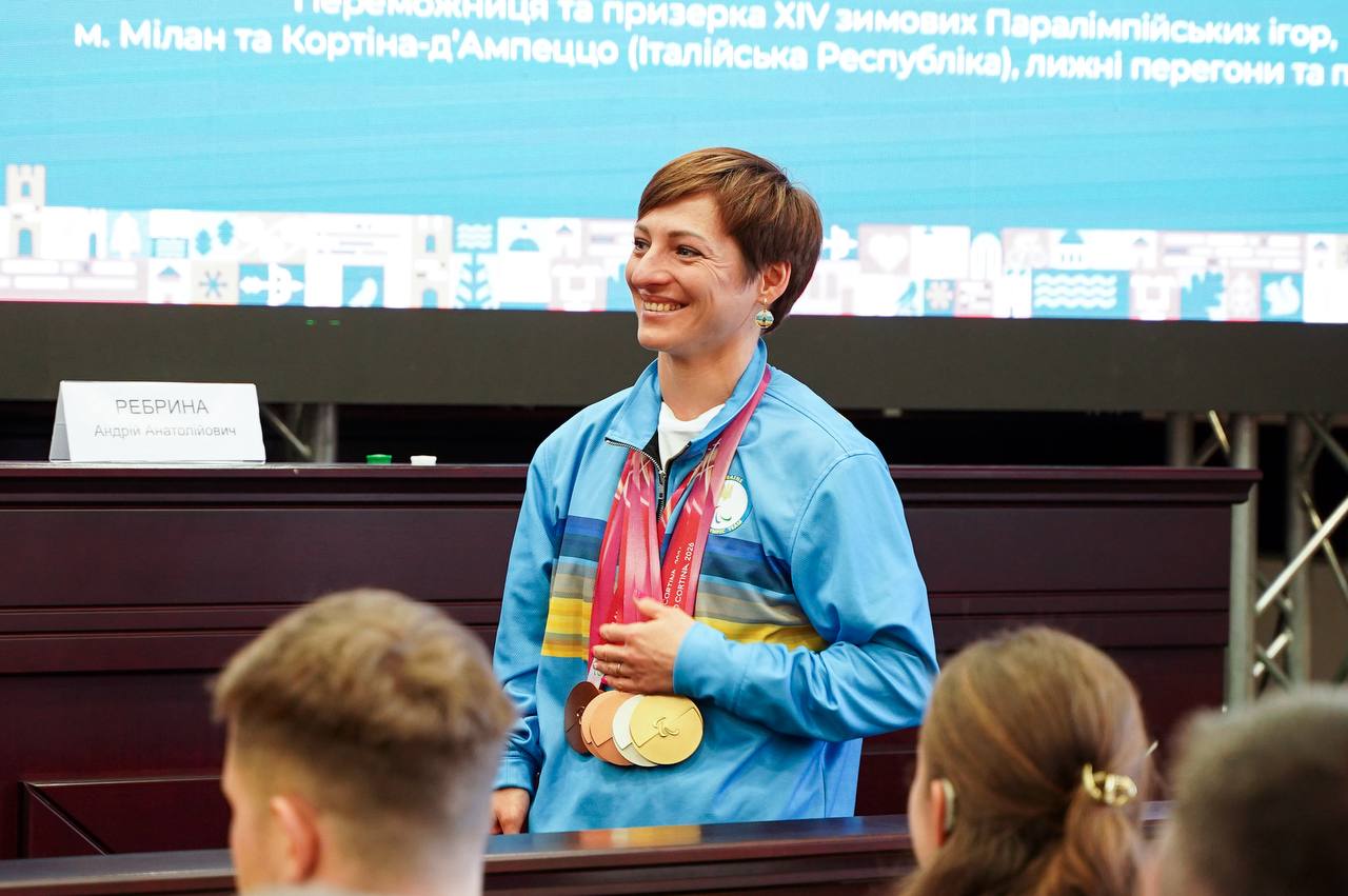 Спортсменці з Київщини вручили ключі від квартири та сертифікат на 700 тис. грн