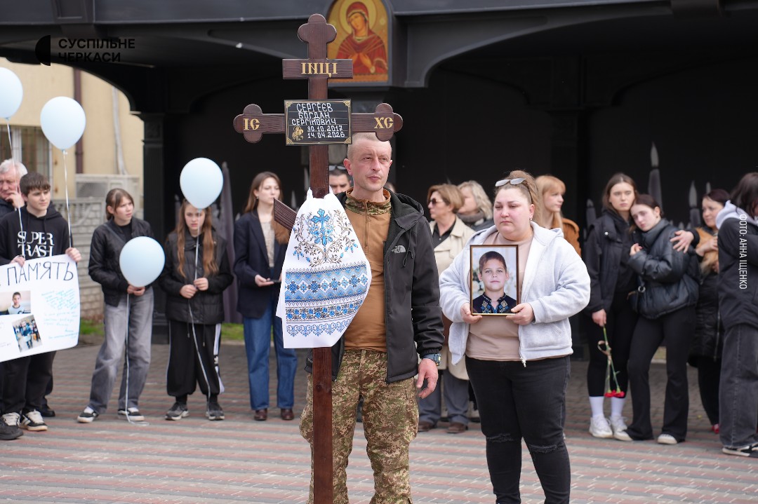 У Черкасах попрощалися з 8-річним Богданом, якого вбила Росія - фото 2