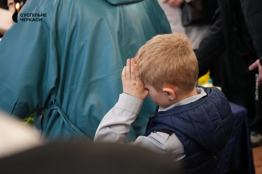 У Черкасах попрощалися з 8-річним Богданом, якого вбила Росія - фото 5
