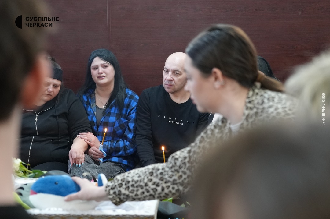 У Черкасах попрощалися з 8-річним Богданом, якого вбила Росія - фото 7