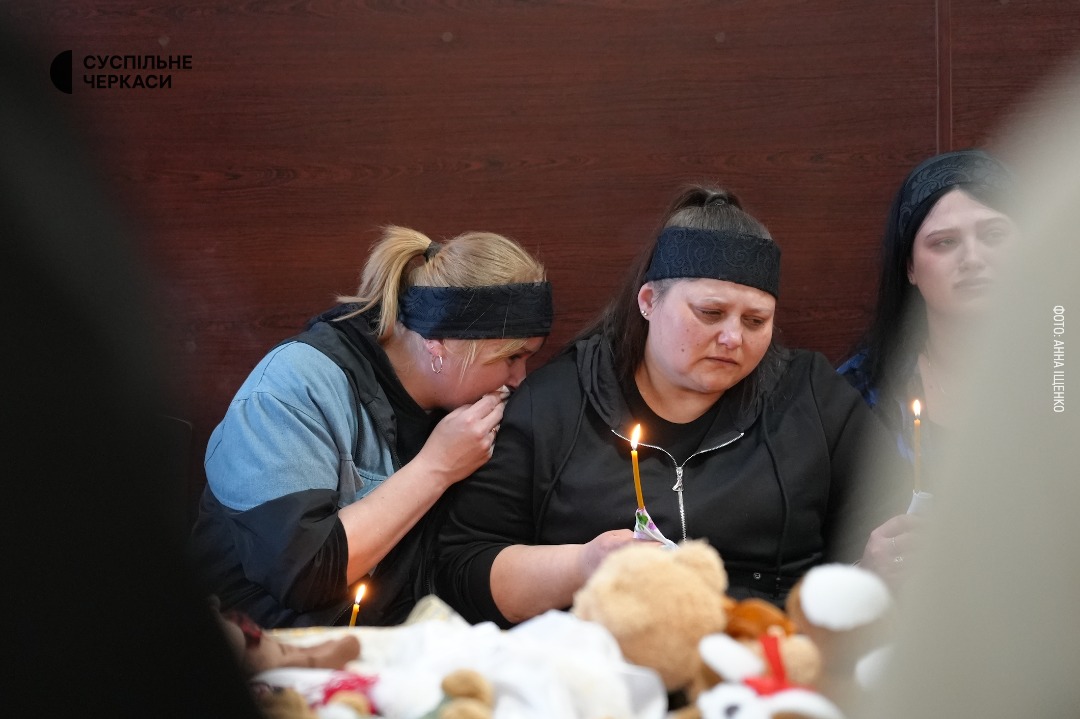 У Черкасах попрощалися з 8-річним Богданом, якого вбила Росія - фото 8