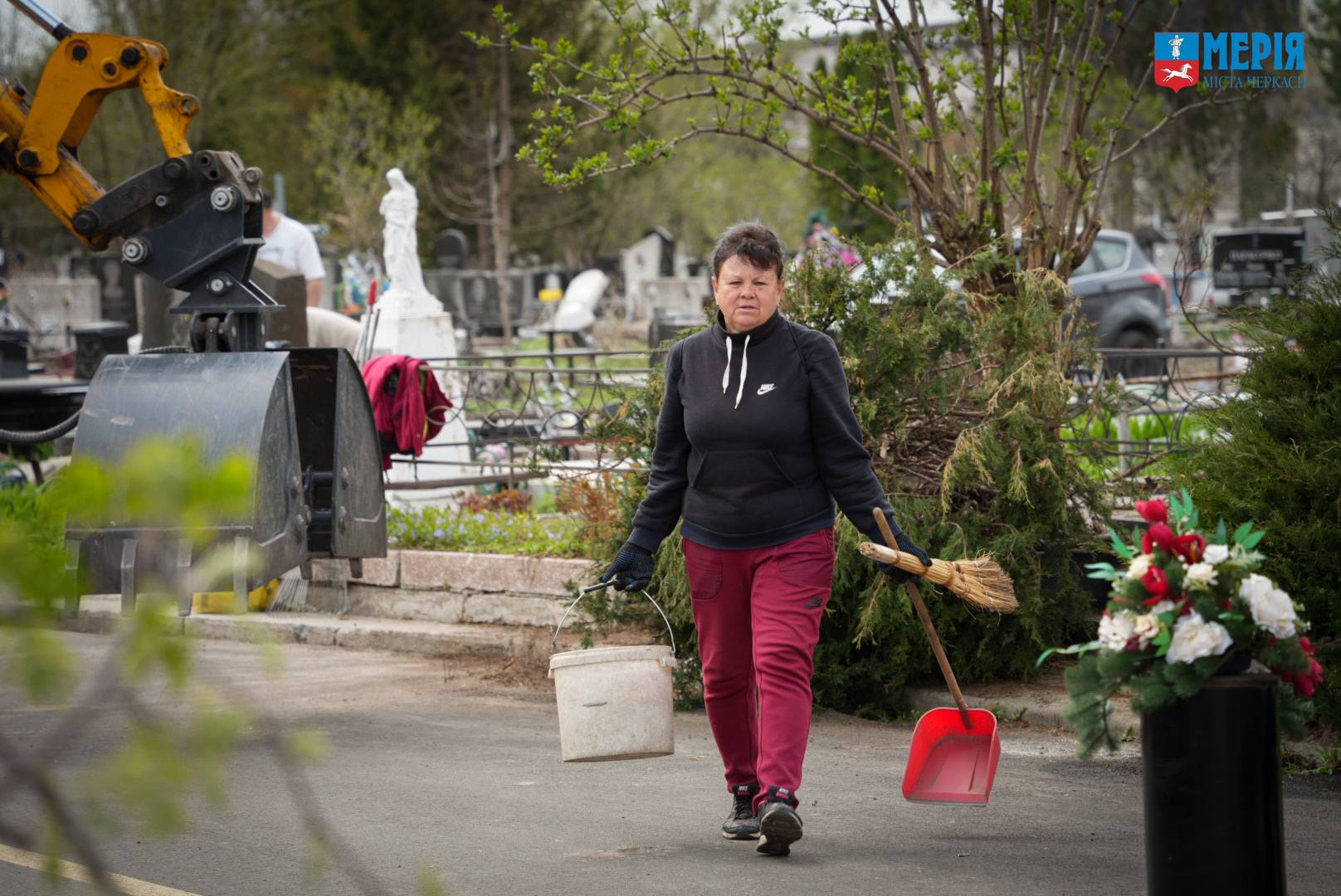 У Черкасах 10 кладовищ готують до поминальних днів - фото 2