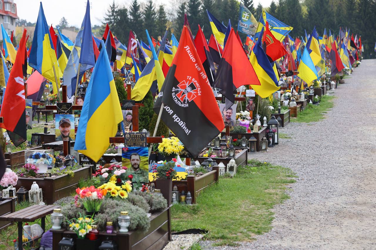 Король Швеції прибув до Львова та вшанував загиблих українських воїнів