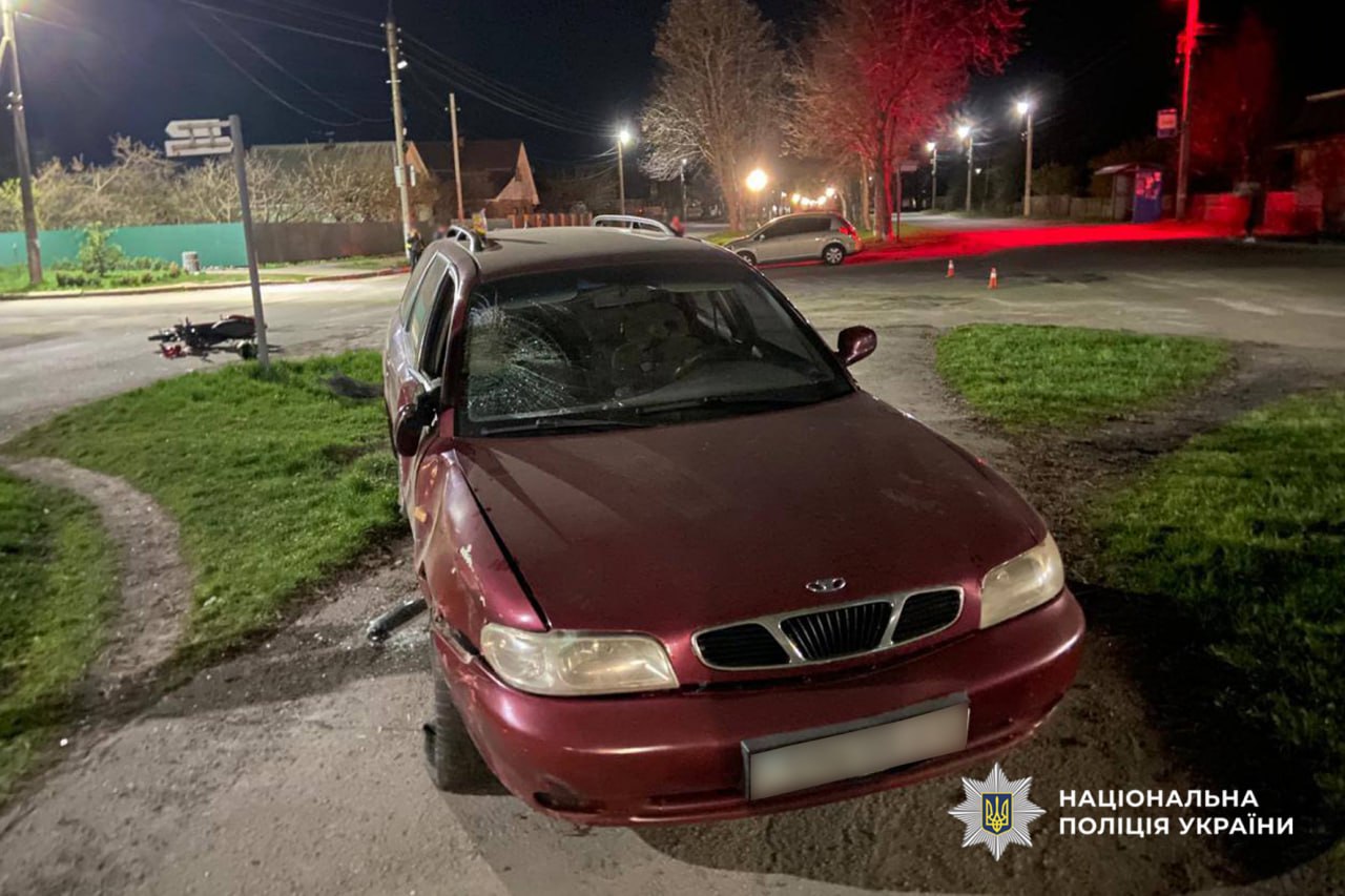 У Христинівці дитина за кермом скутера влетіла у автомобіль