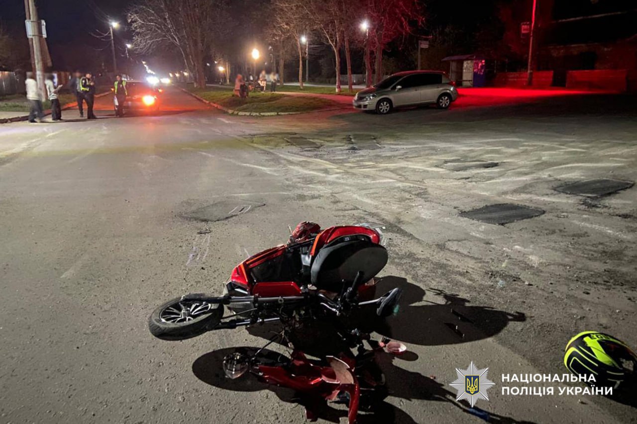 У Христинівці дитина за кермом скутера влетіла у автомобіль - фото 3