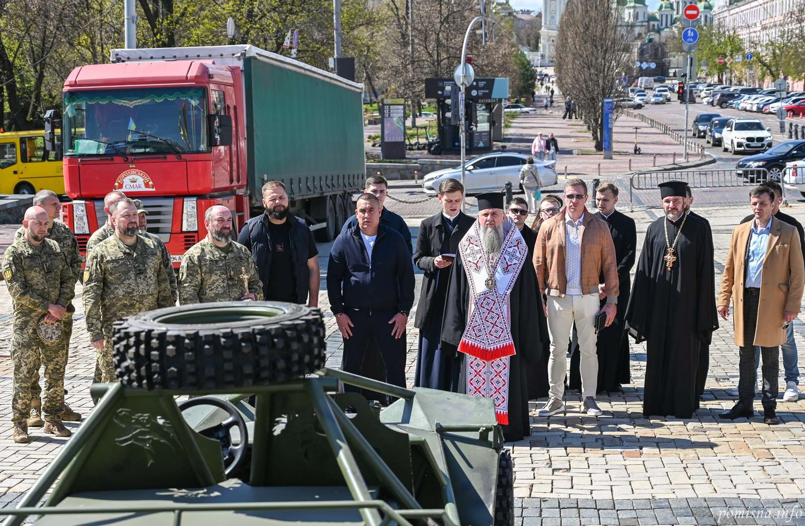 Митрополит Епіфаній благословив для захисників України спеціалізовані авто - фото 5