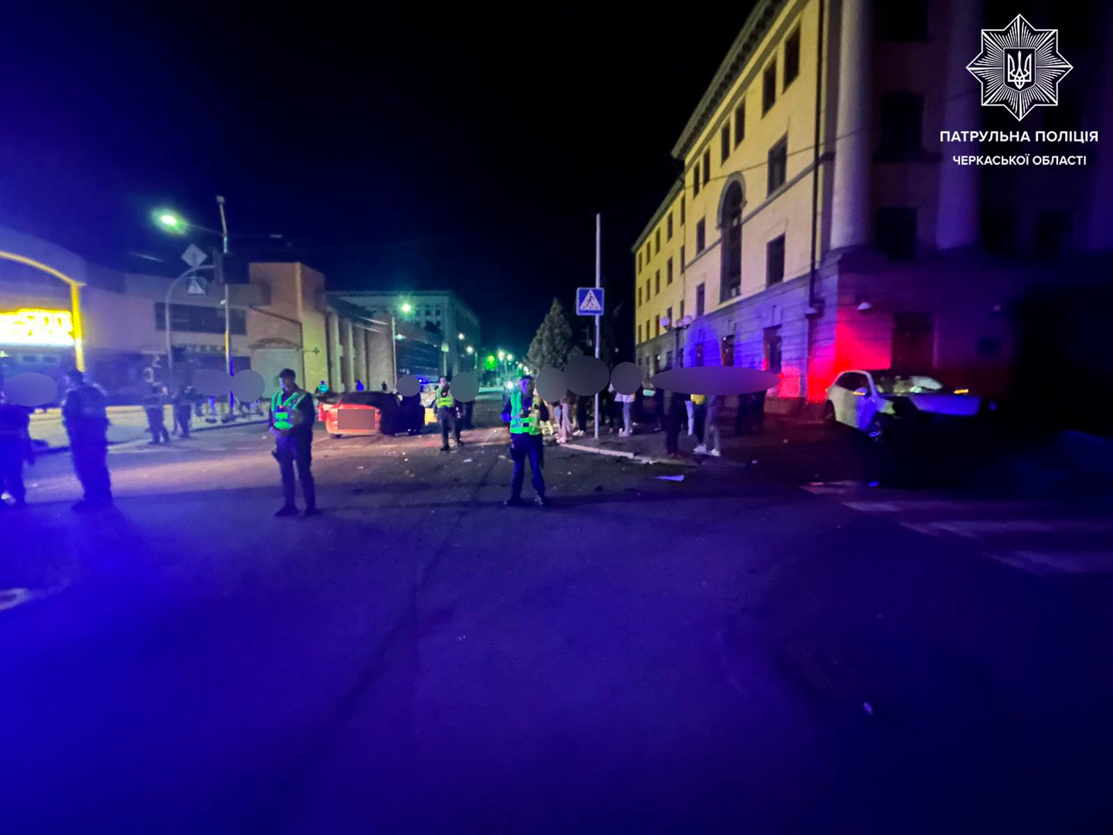 У центрі Черкас зіткнулися Tesla та Porsche - фото 2