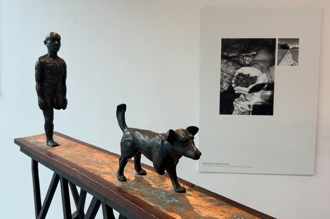 У Лондоні показали фігури створені київськими та британськими скульпторами зі снарядів