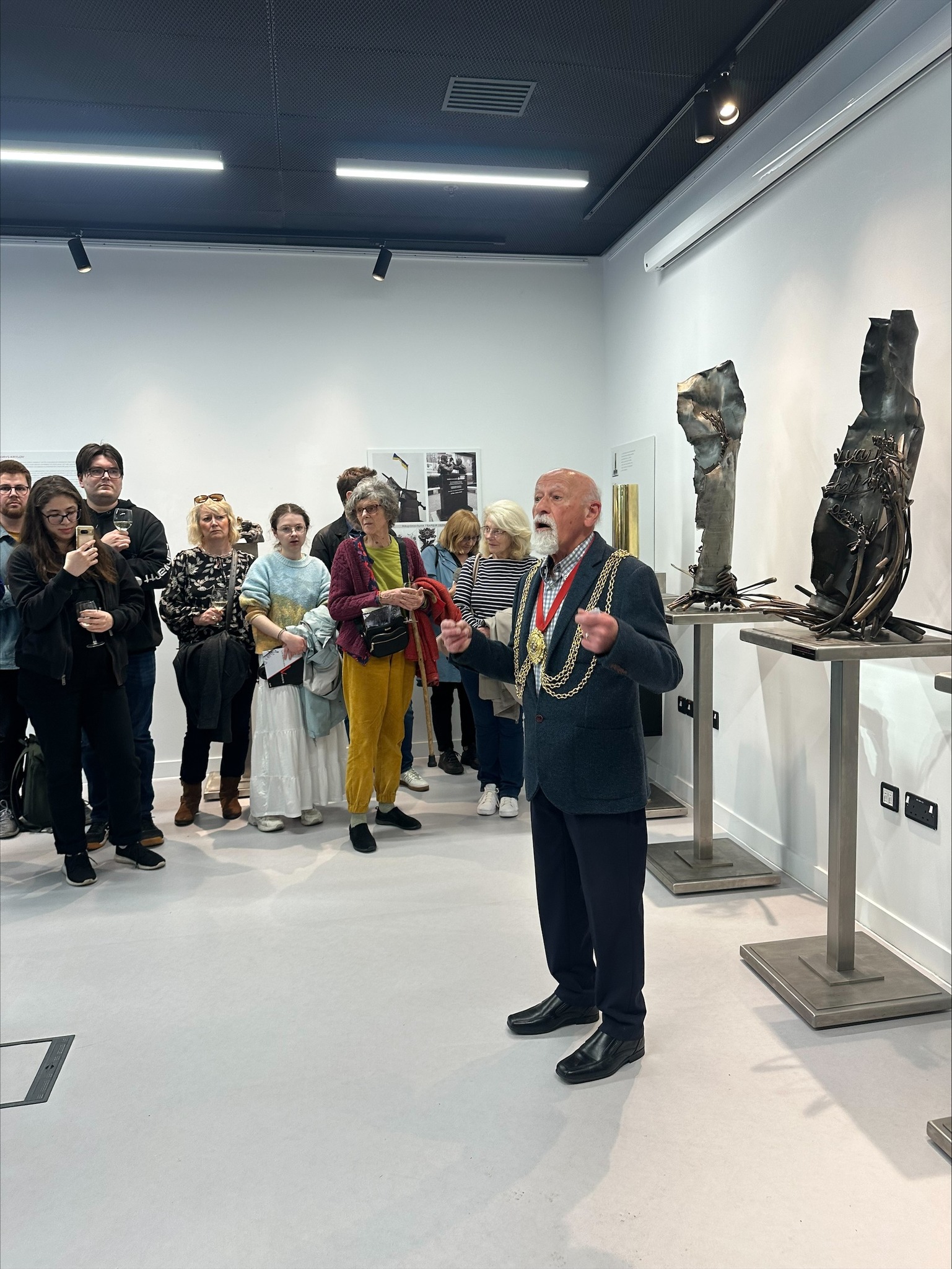 У Лондоні показали фігури створені київськими та британськими скульпторами зі снарядів - фото 3