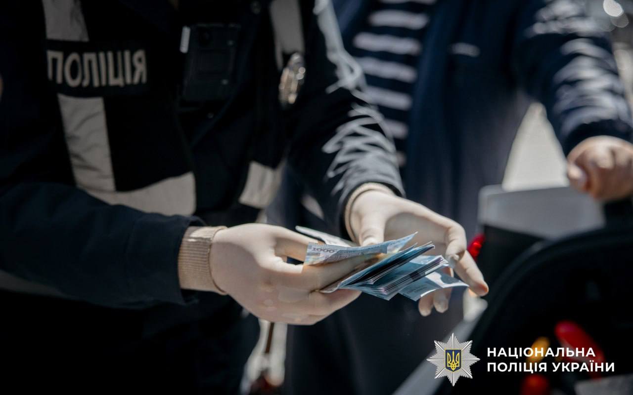 У Києві поліцейські викрили схему незаконної легалізації іноземців - фото 3