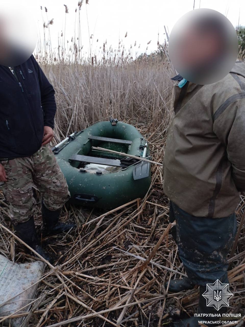 Патрульні виявили браконьєрів, які ловили рибу у Черкаській області - фото 5