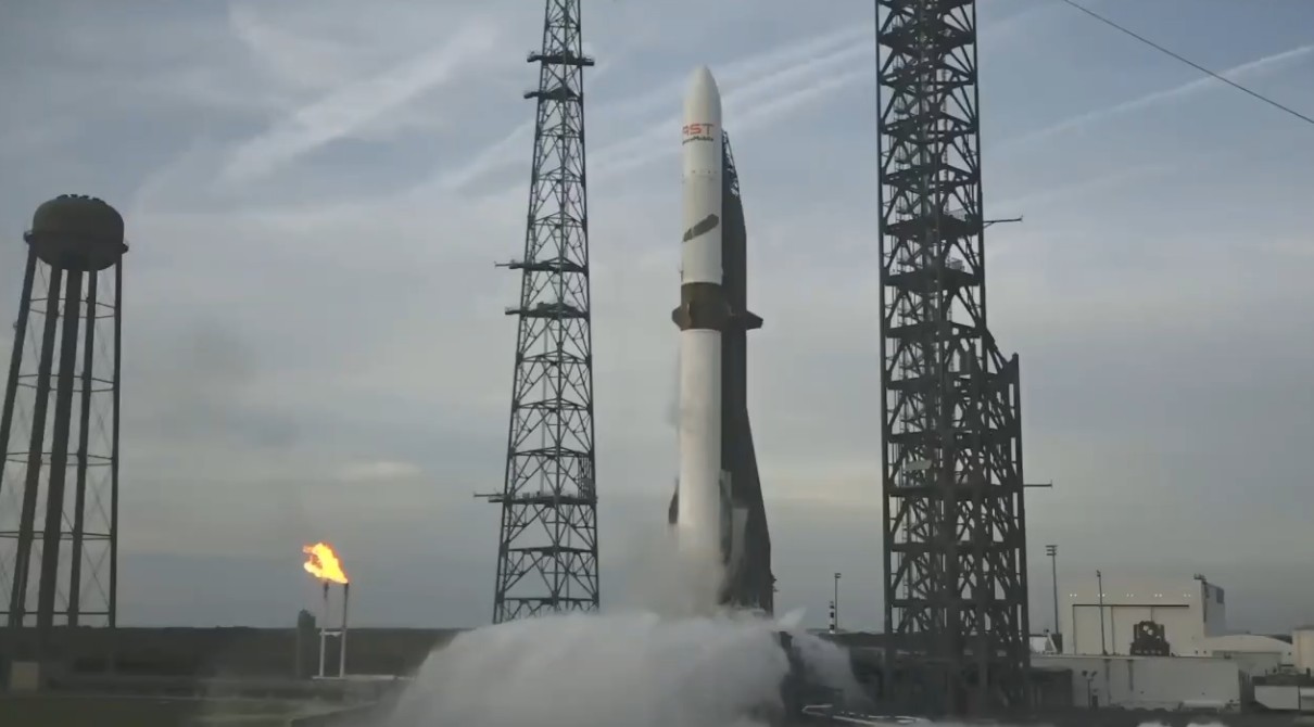 Не метеор: що бачили кияни в небі минулої ночі