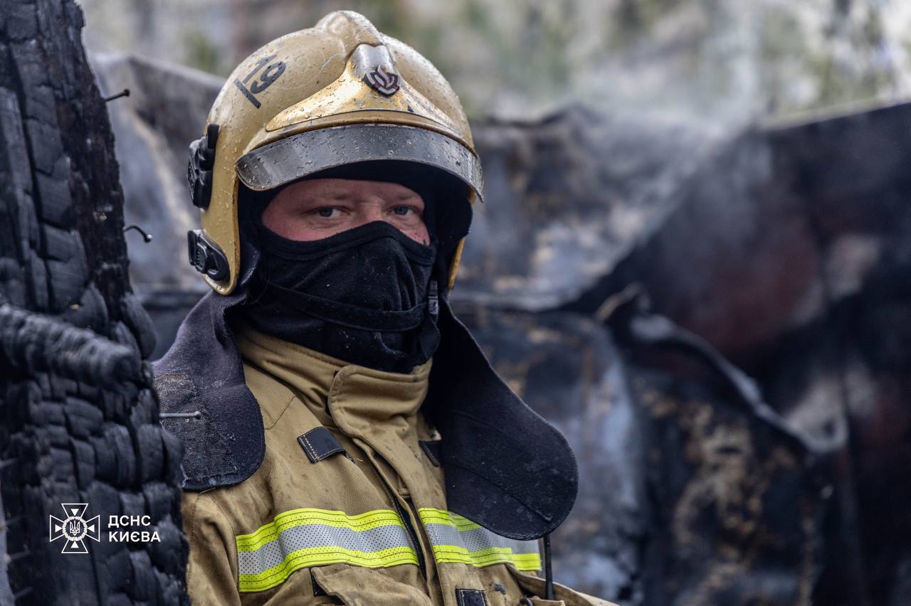На території будівництва в Києві сталася пожежа - фото 3