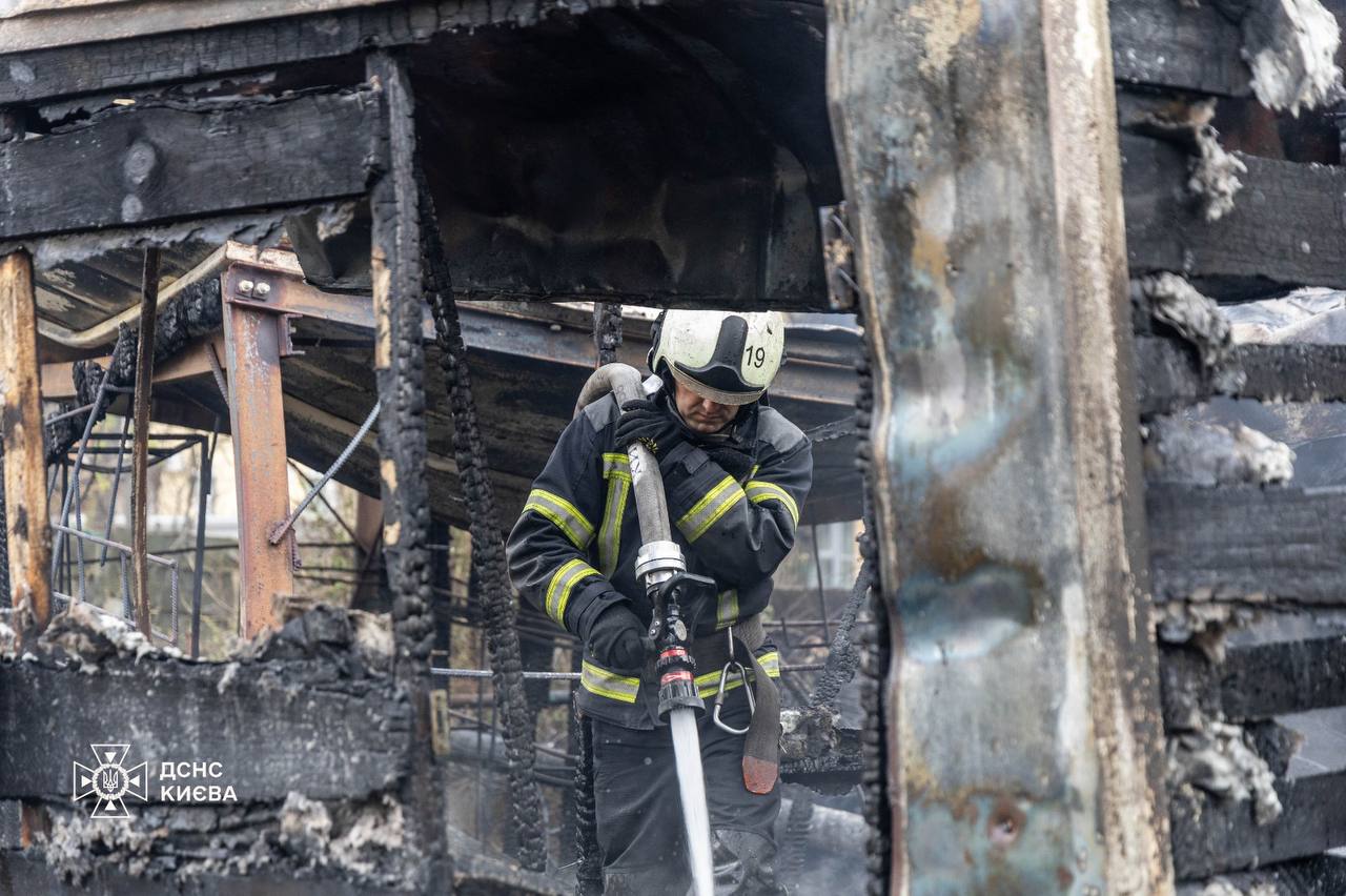 На території будівництва в Києві сталася пожежа