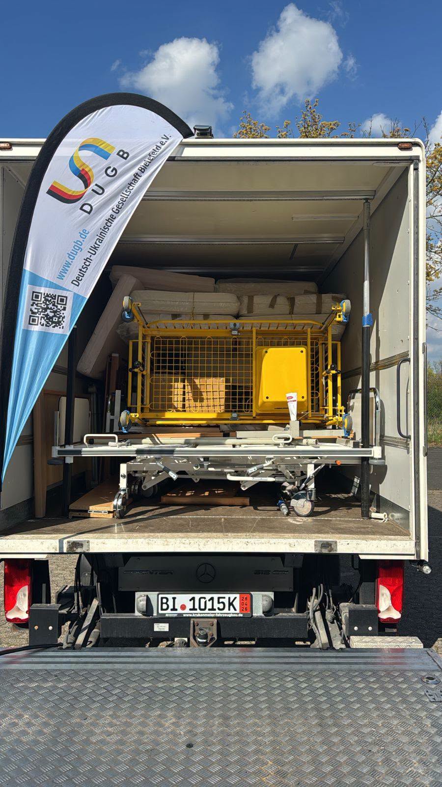 Німеччина передала Черкасам спеціалізований автомобіль із гідробортом - фото 2