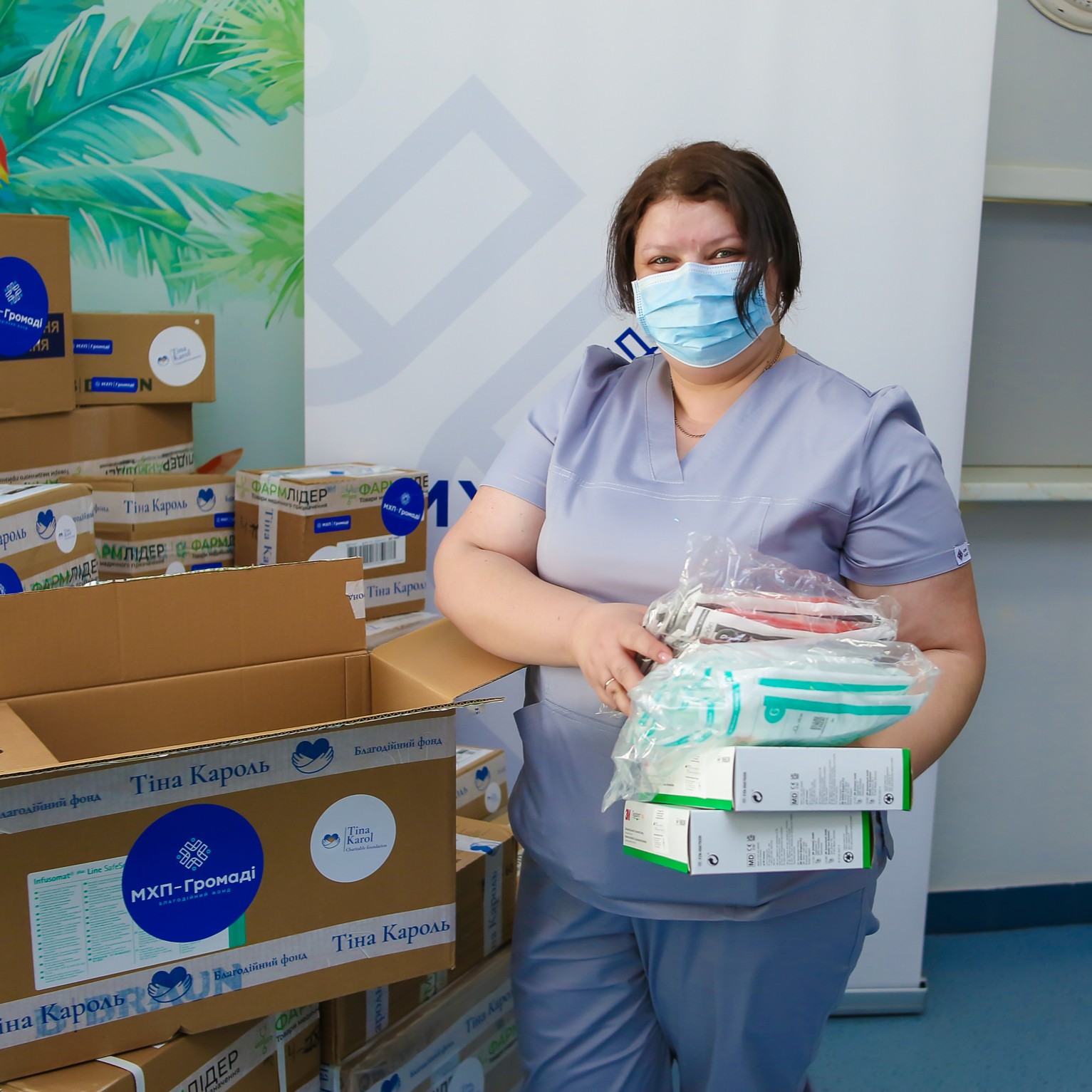 Співачка Тіна Кароль відвідала дітей в онкоцентрі Черкас - фото 3