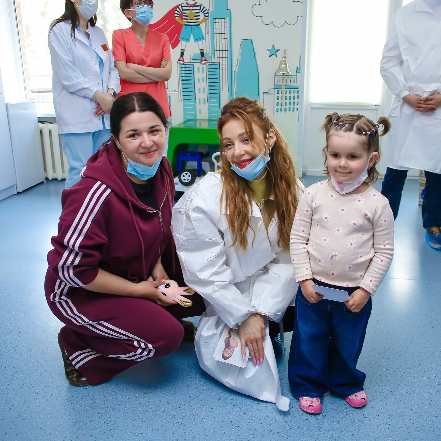 Співачка Тіна Кароль відвідала дітей в онкоцентрі Черкас - фото 4