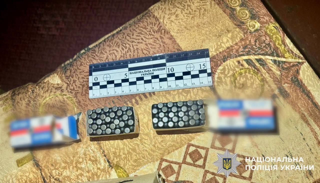 На Київщині чоловік продавав набої та гранати