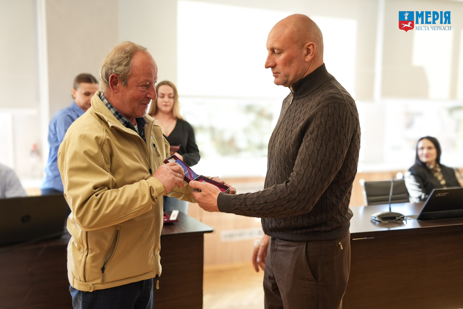 Медалі і грамоти вручили жителям Черкас: хто отримав відзнаки у мерії - фото 3