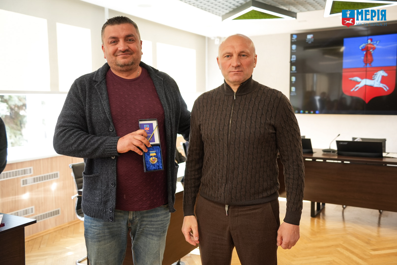 Медалі і грамоти вручили жителям Черкас: хто отримав відзнаки у мерії - фото 5