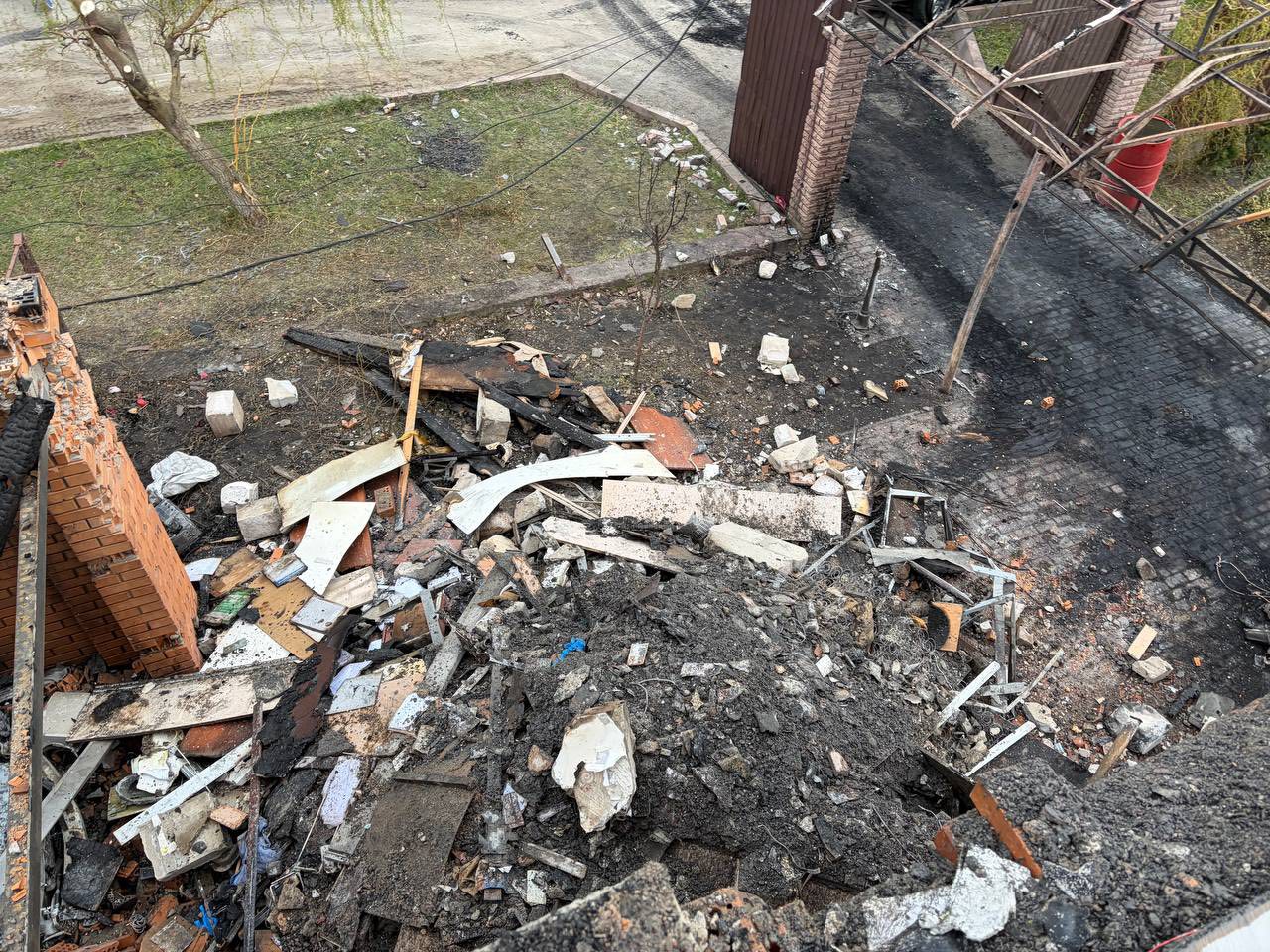 «Флеш» показав, як виглядає його будинок після російського обстрілу - фото 2