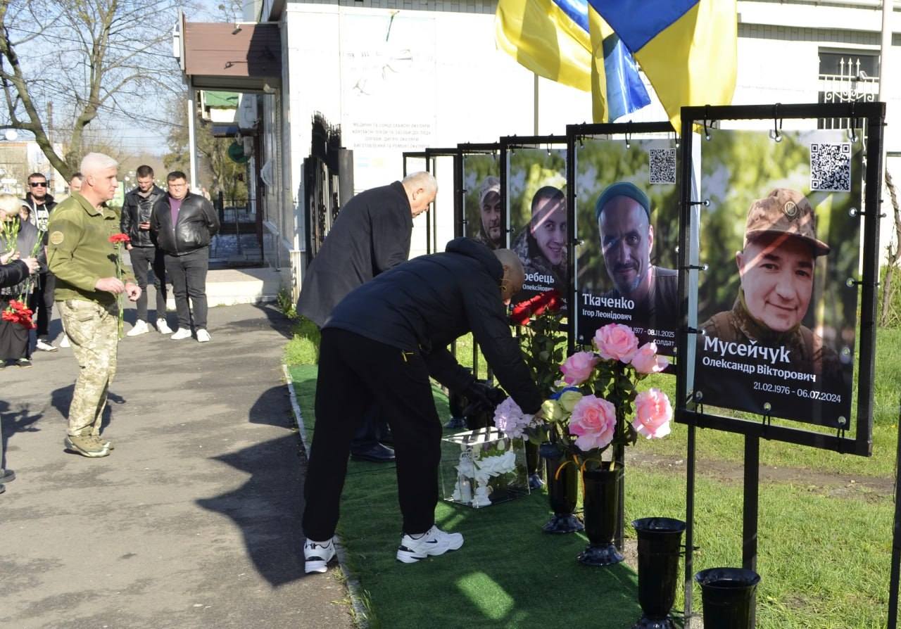 У Звенигородці додали 9 портретів на Алею Героїв, серед них – жіночий