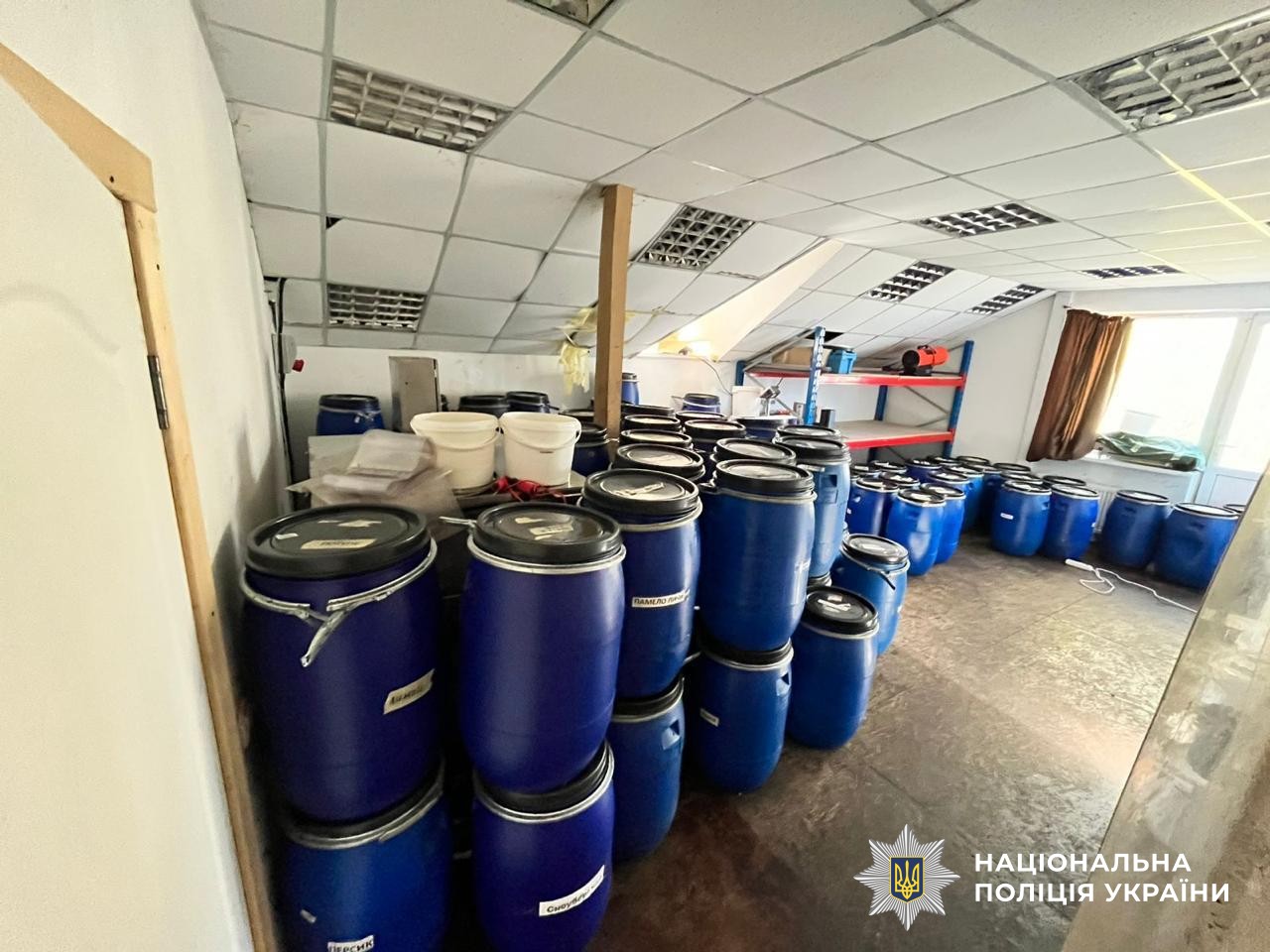 В Україні викрили учасників злочинної спільноти «Хімпром» - фото 7