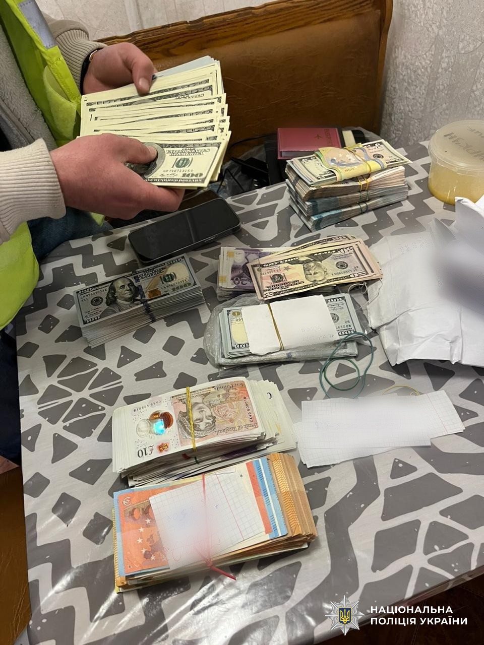 В Україні викрили учасників злочинної спільноти «Хімпром» - фото 16