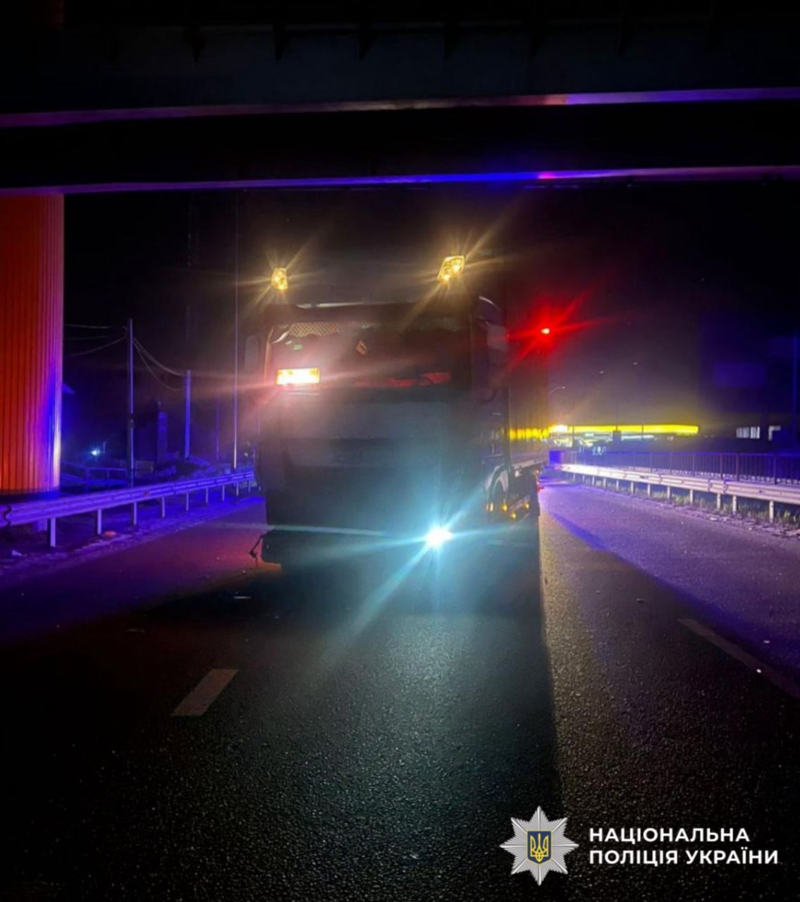 У Київській області вантажівка збила чоловіка на кріслі колісному